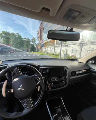 Mitsubishi Outlander cena 105500 przebieg: 93400, rok produkcji 2019 z Kraków małe 232